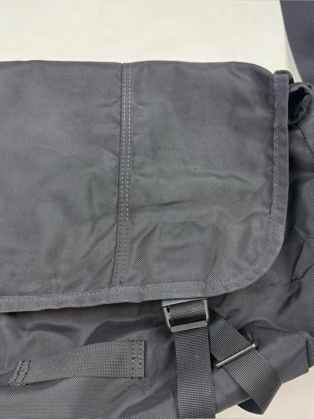 Timbuk2 Classic Messenger Bag Crossbody Black Canvas - Picture 6 of 9